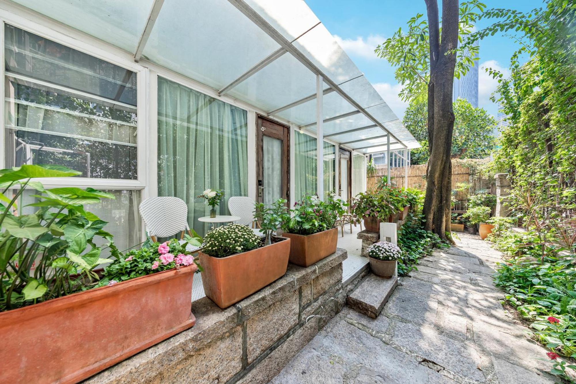 Shenzhen No'6 Garden Villa --French Window With Garden View,Close To Sea World &Shekou Ferry Port &K11 Ecoast &Subway Nearby ,Offer Western Food And Coffee &English Speaking With Tour Services Eksteriør billede